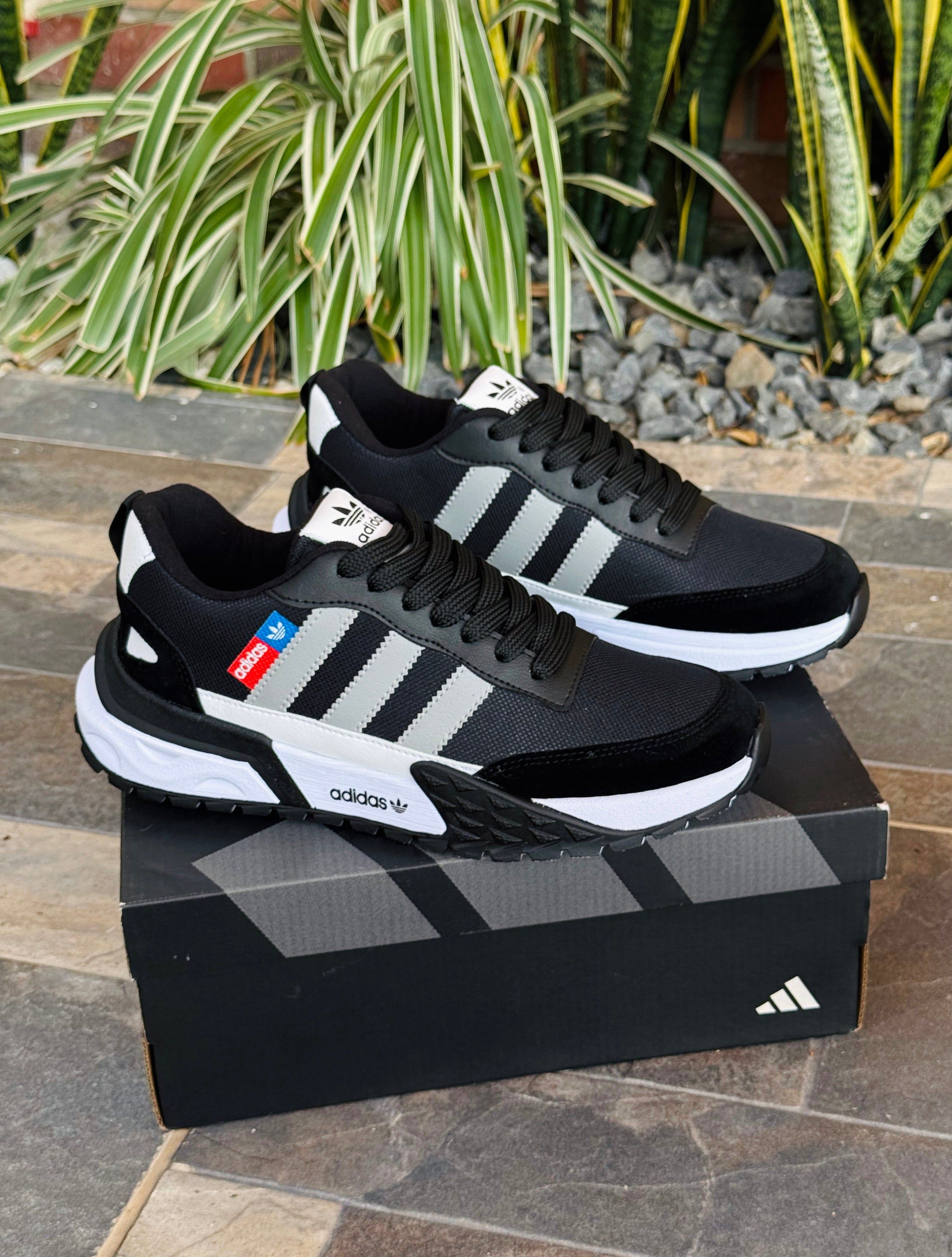 DEPORTIVO ADIDAS 2025